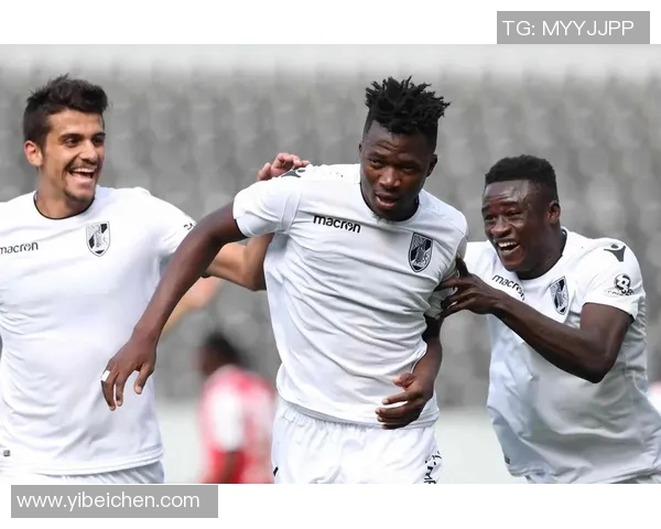 吉马良斯赛前提醒埃斯特旺对方后卫可能失误助攻成功喜悦分享