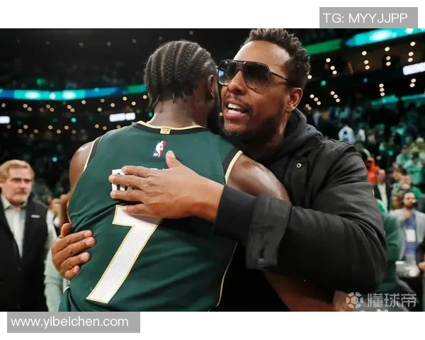 皮尔斯直言社交媒体女性穿着暴露不应责怪男性主动搭讪