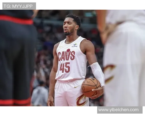 老队友重聚骑士公牛赛前米切尔阿伦与奥科罗亲切交谈回忆往昔