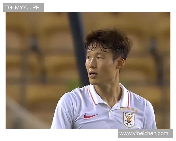 陈蒲边路停球失误摔倒引发球迷不满表现低迷遭热议